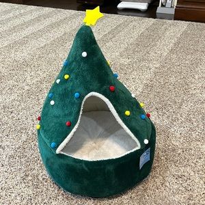 NWT Christmas Tree pet bed